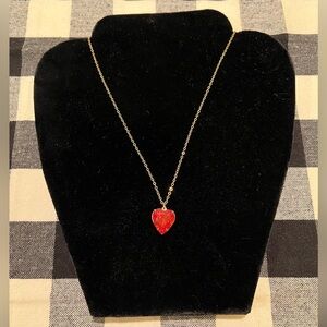 WOMEN’S HEART NECKLACE.